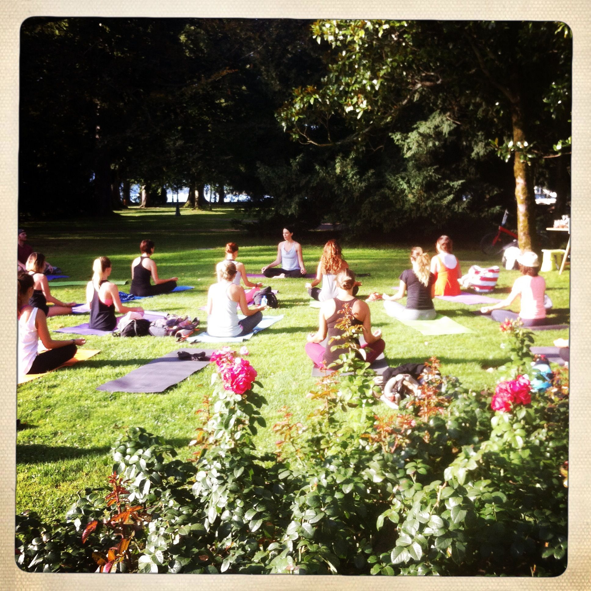 Yoga en extérieur annecy